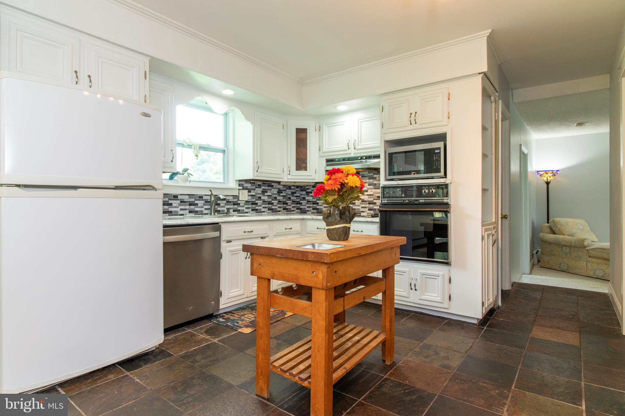 904 Jode Road Norristown, PA 19403 - Photo 9 of 24 Gallery Image 9