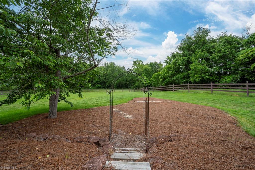 8056 Glengarriff Road Clemmons, NC 27012 - Photo 10 of 50 Gallery Image 10