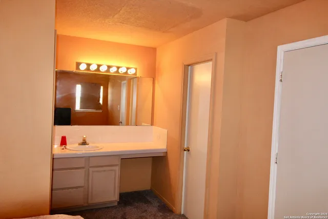 $465,000 | 246 Collins Hill Road, Lytle, TX 78052