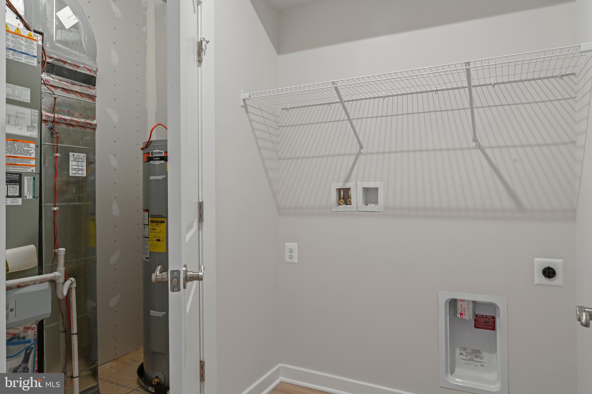 2152 Glacier Road, Unit 66 Herndon, VA 20170 - Photo 31 of 50 a bathroom with a shower