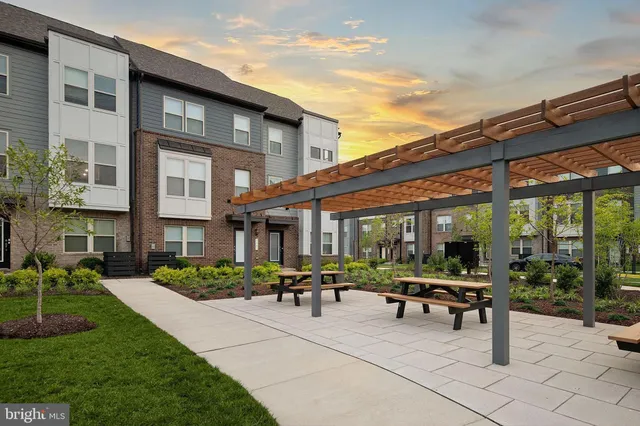 $3,450 | 2152 Glacier Road, Unit 66, Herndon, VA 20170