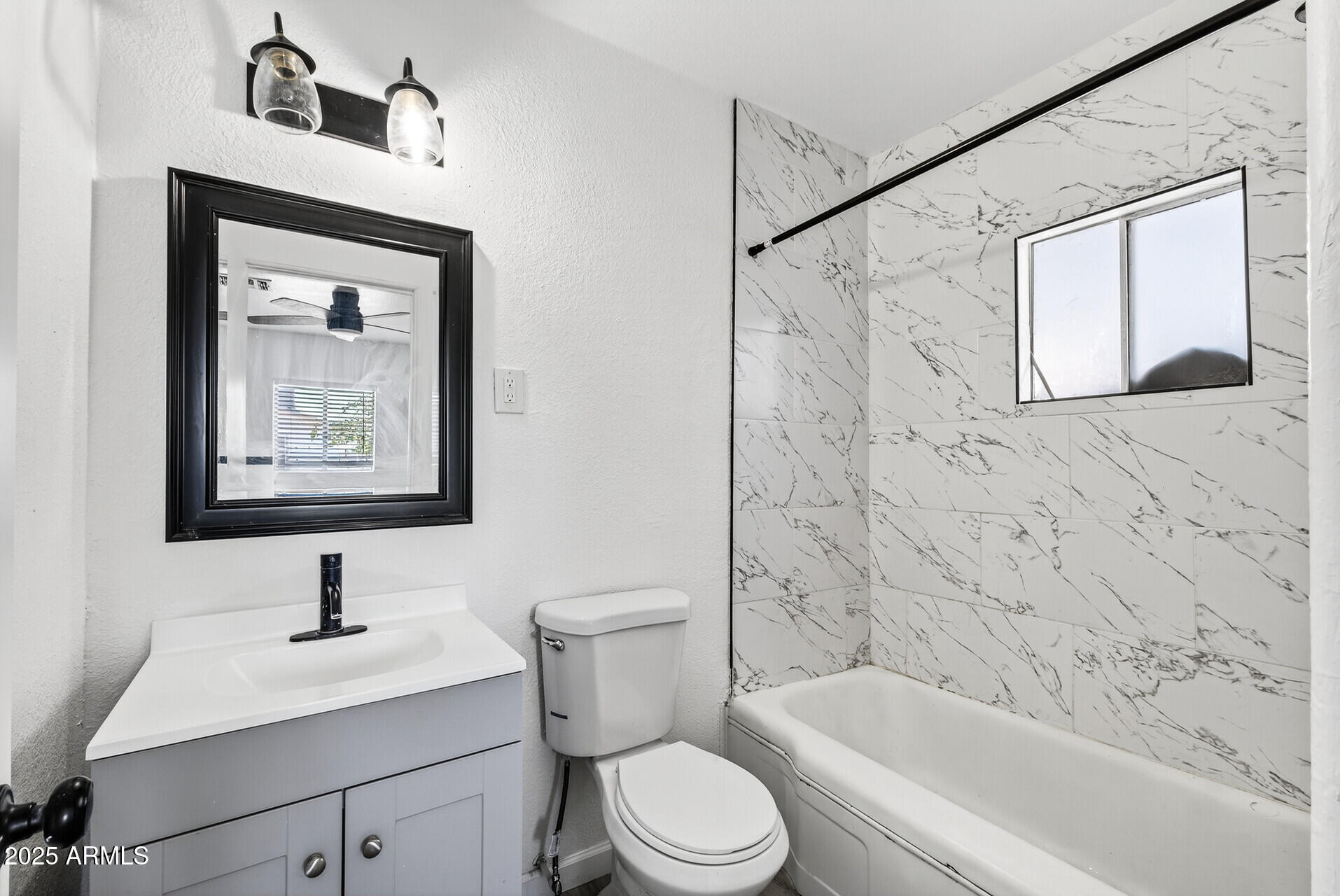 107 West 11th Street Casa Grande, AZ 85122 - Photo 23 of 45 a bathroom with a toilet sink and a bathtub