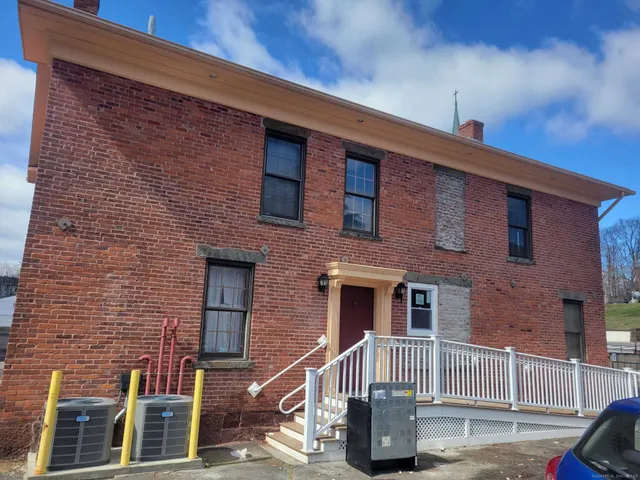 $2,100 | 1 Barristers Court, Meriden, CT 06451