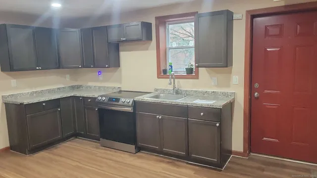 $2,100 | 1 Barristers Court, Meriden, CT 06451