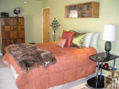 68470 Terrace Road Cathedral City, CA 92234 - Photo 9 of 17 a bedroom with a bed and a lamp on table