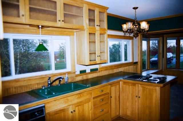 7253 Center Road Traverse City, MI 49686 - Photo 9 of 25 1732016-8.JPG