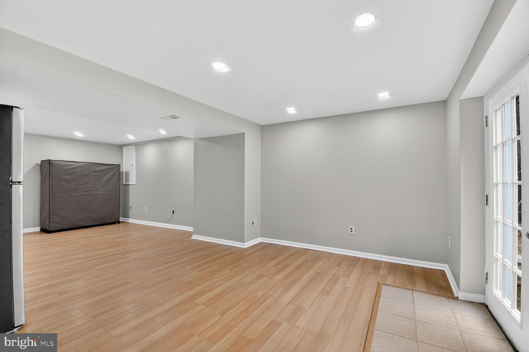 1900 Middlebridge Drive Silver Spring, MD 20906 - Photo 11 of 16 Living room / Entry