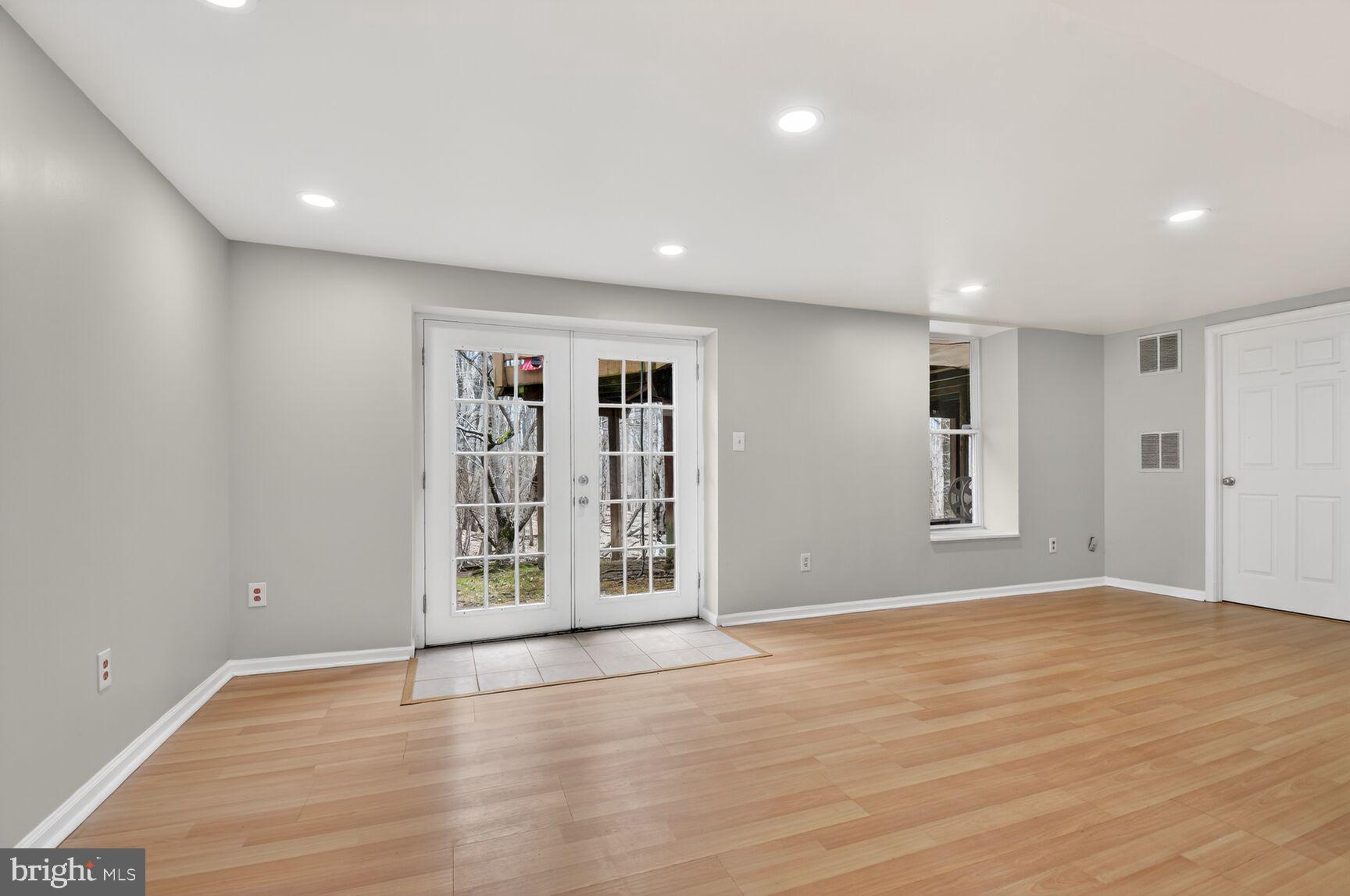 1900 Middlebridge Drive Silver Spring, MD 20906 - Photo 13 of 16 Entry, lots o natural light