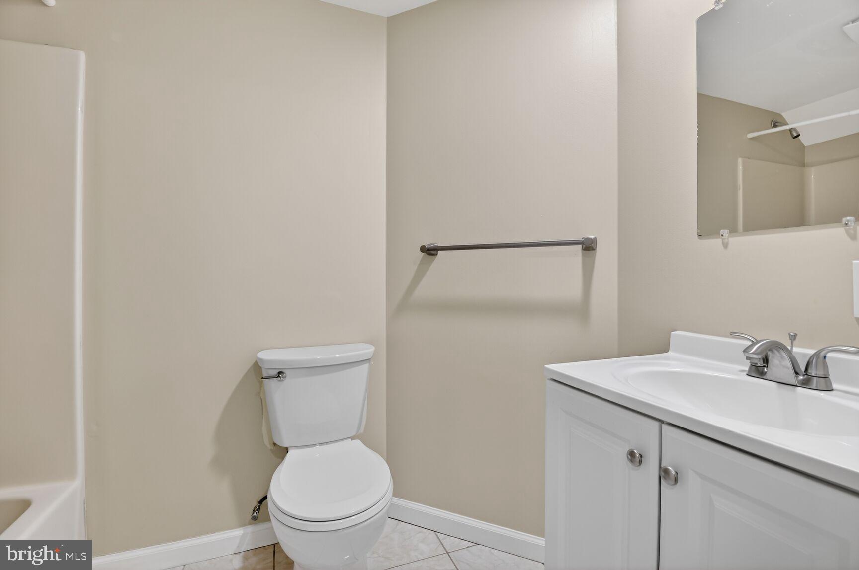 1900 Middlebridge Drive Silver Spring, MD 20906 - Photo 6 of 16 Private bathroom