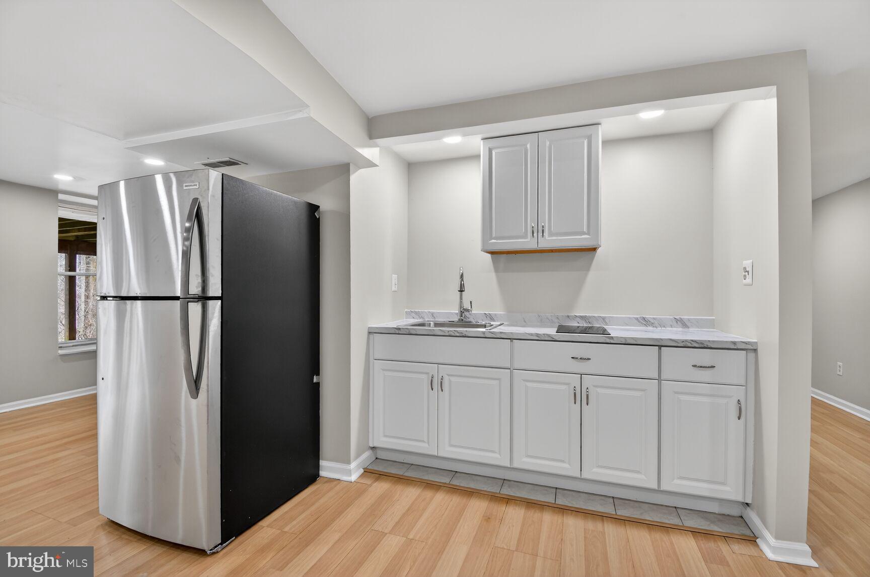 1900 Middlebridge Drive Silver Spring, MD 20906 - Photo 9 of 16 Bright, happy kitchen with new appliances