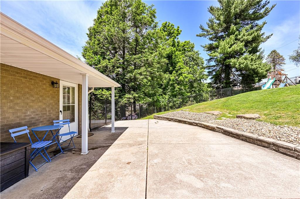 765 Robbins Station Road Irwin, PA 15642 - Photo 6 of 33