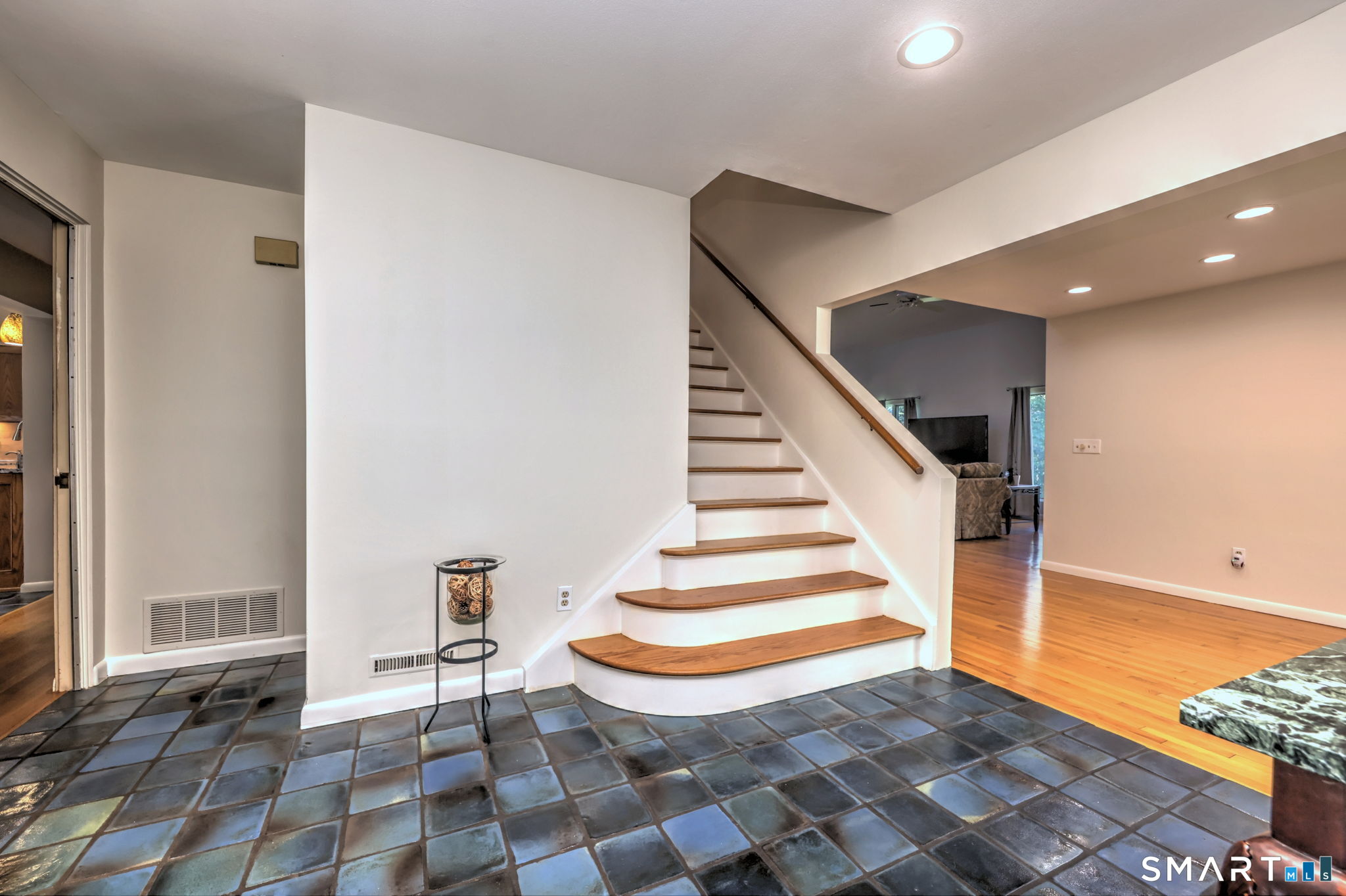 151 Cheshire Road Bethany, CT 06524 - Photo 6 of 40