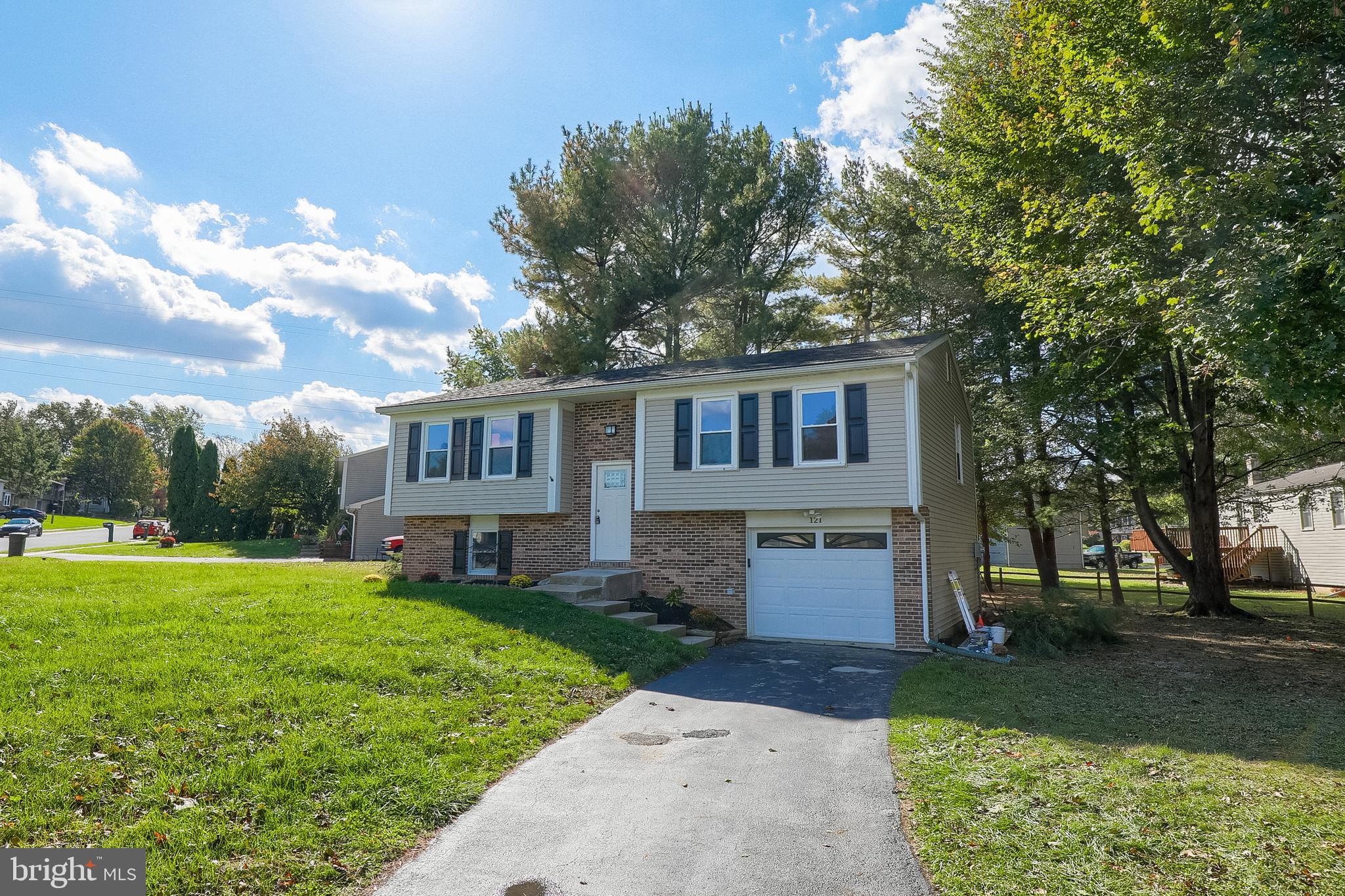 121 Winter Hill Road Lititz, PA 17543 - Photo 3 of 38