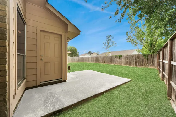 $2,000 | 1223 Rebecca Lane, Humble, TX 77338