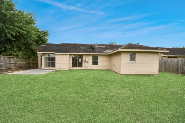$2,000 | 1223 Rebecca Lane, Humble, TX 77338