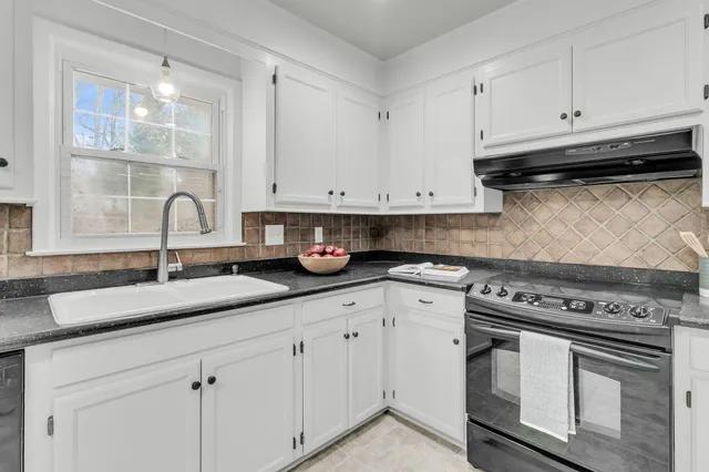 $350,000 | 404 Forest Circle, Summerville, SC 29483