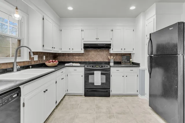 $350,000 | 404 Forest Circle, Summerville, SC 29483