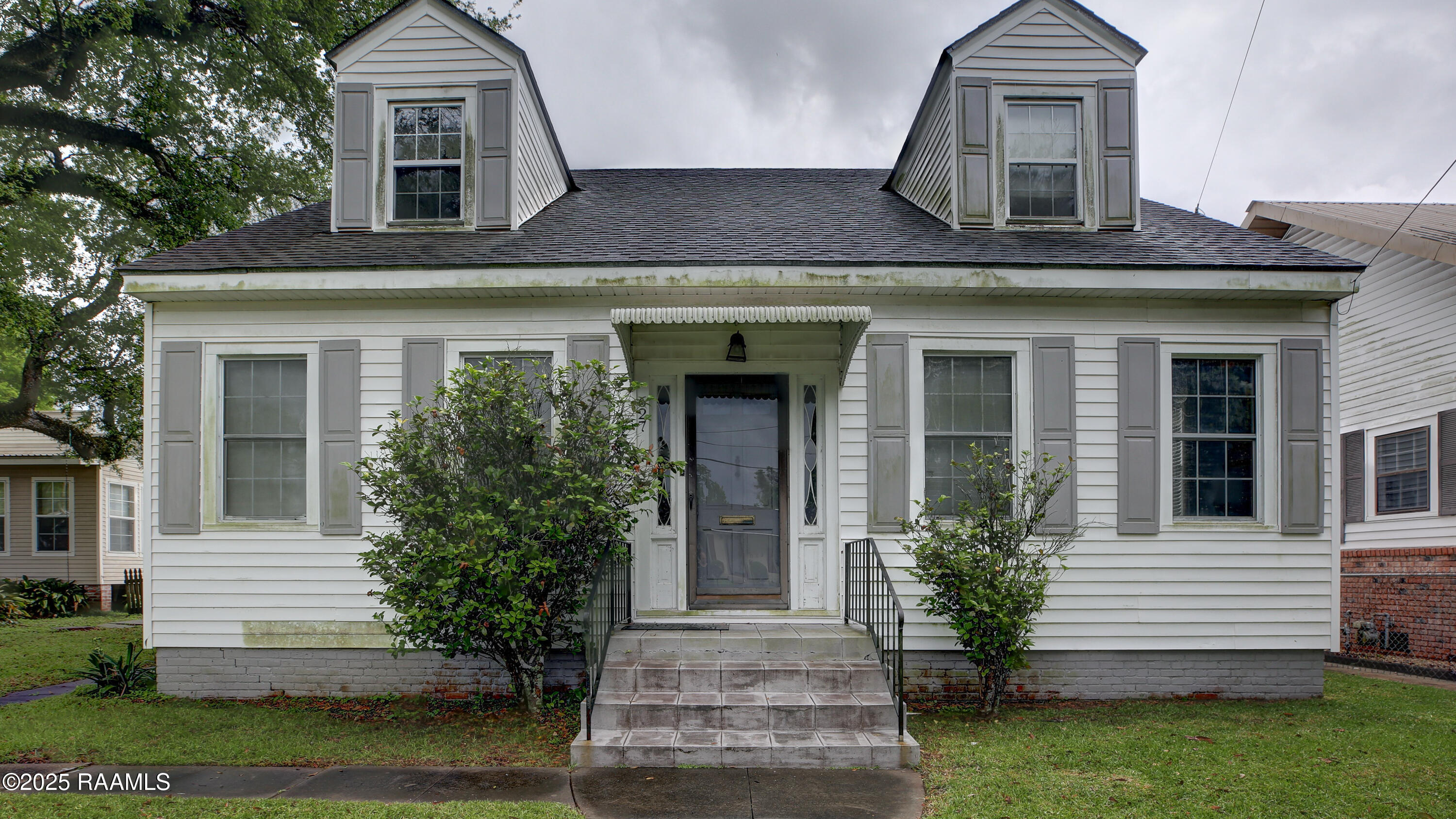 627 South Weeks St  