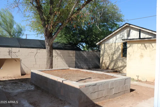 a view of a pathway of a house