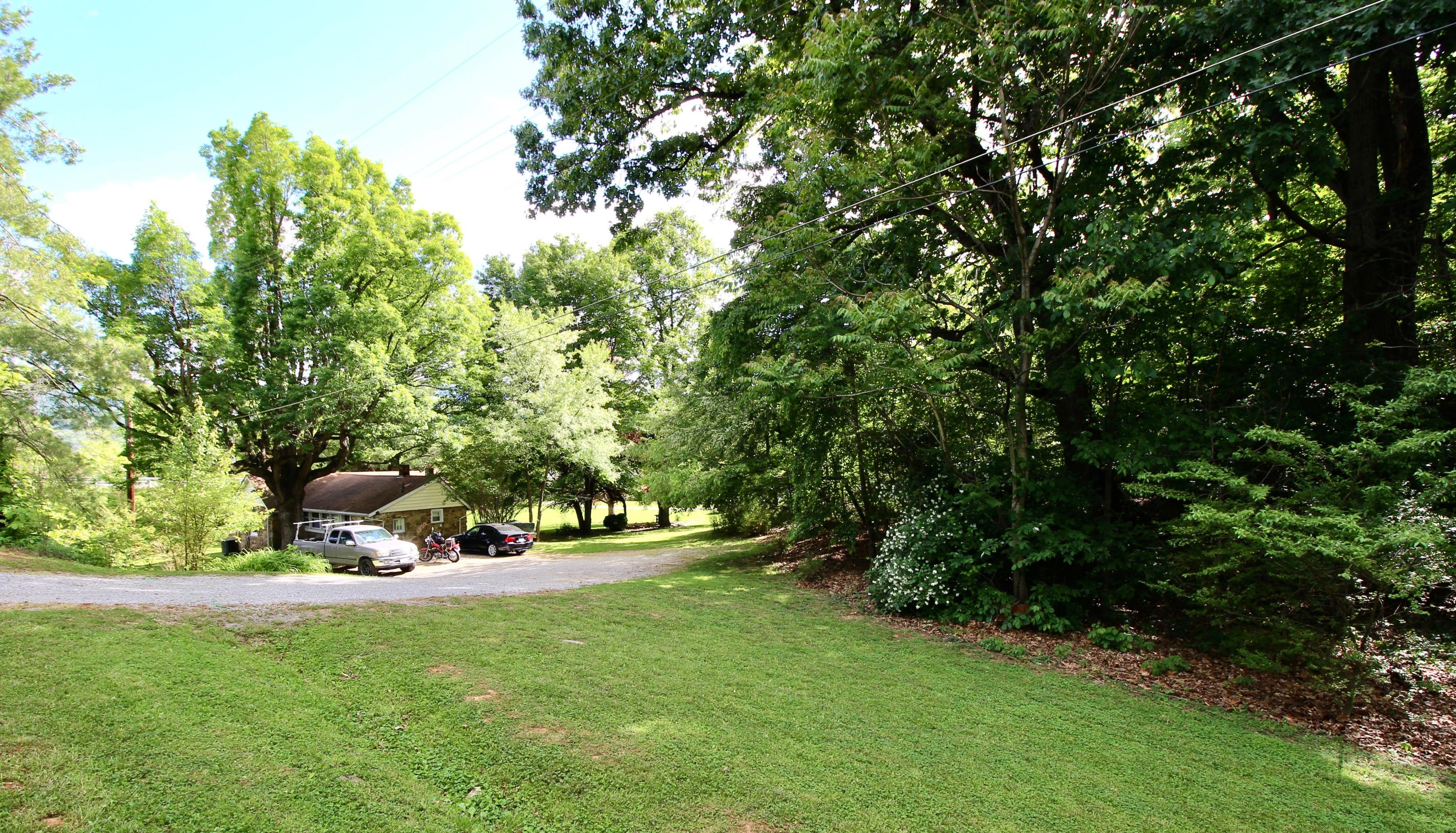 4066 Daugherty Road Salem, VA 24153 - Photo 7 of 23 a view of a garden