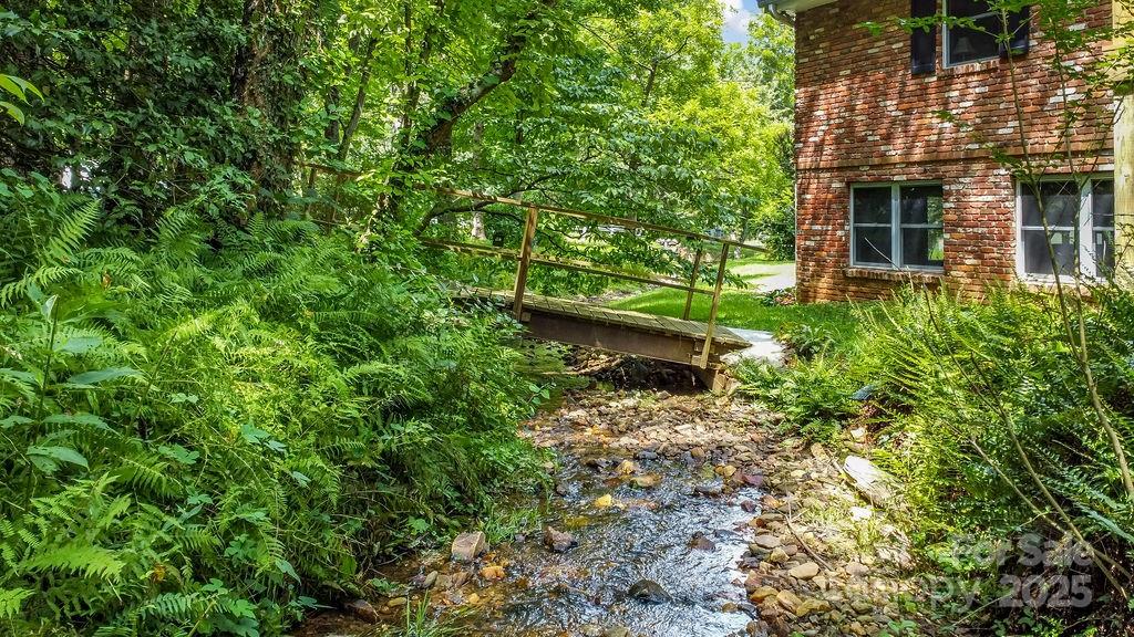 3 Stockwood Road Asheville, NC 28803 - Photo 32 of 36 a backyard of a house with lots of green space