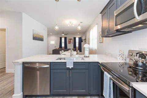 $2,550 | 2013 East Waters Avenue, Tampa, FL 33604