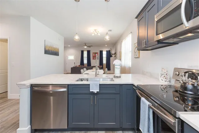 $2,550 | 2013 East Waters Avenue, Tampa, FL 33604