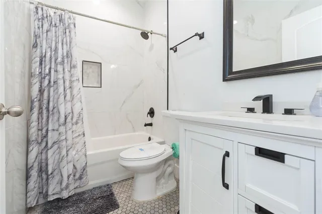 $2,550 | 2013 East Waters Avenue, Tampa, FL 33604