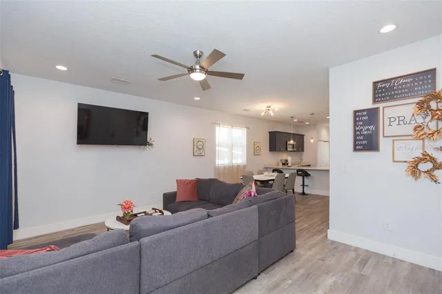 $2,550 | 2013 East Waters Avenue, Tampa, FL 33604