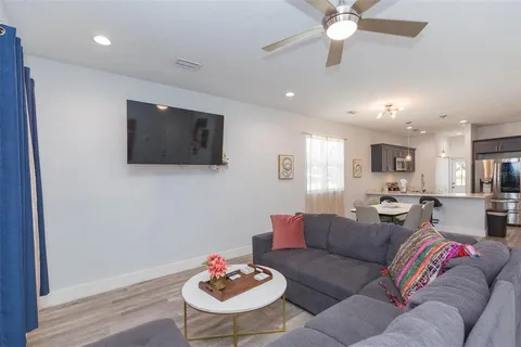 $2,550 | 2013 East Waters Avenue, Tampa, FL 33604