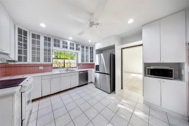 a view of empty room with windows