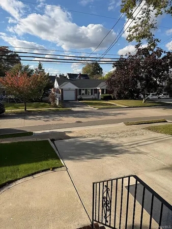 $4,000 | 111 Piccadilly Downs, Lynbrook, NY 11563