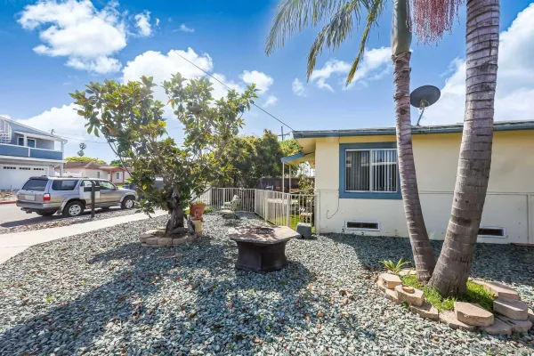 a view of a house with backyard and sitting area