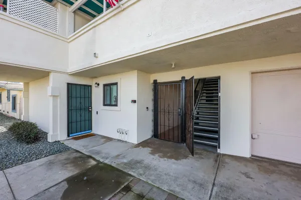 a view of an entryway of house