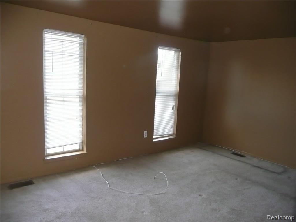 21582 Hidden Rivers Drive South, Unit 9 Southfield, MI 48033 - Photo 6 of 11