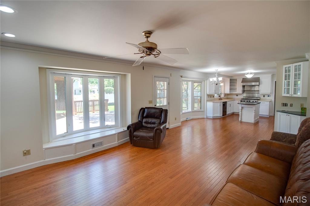 8 Golf Road Springfield, IL 62704 - Photo 13 of 56