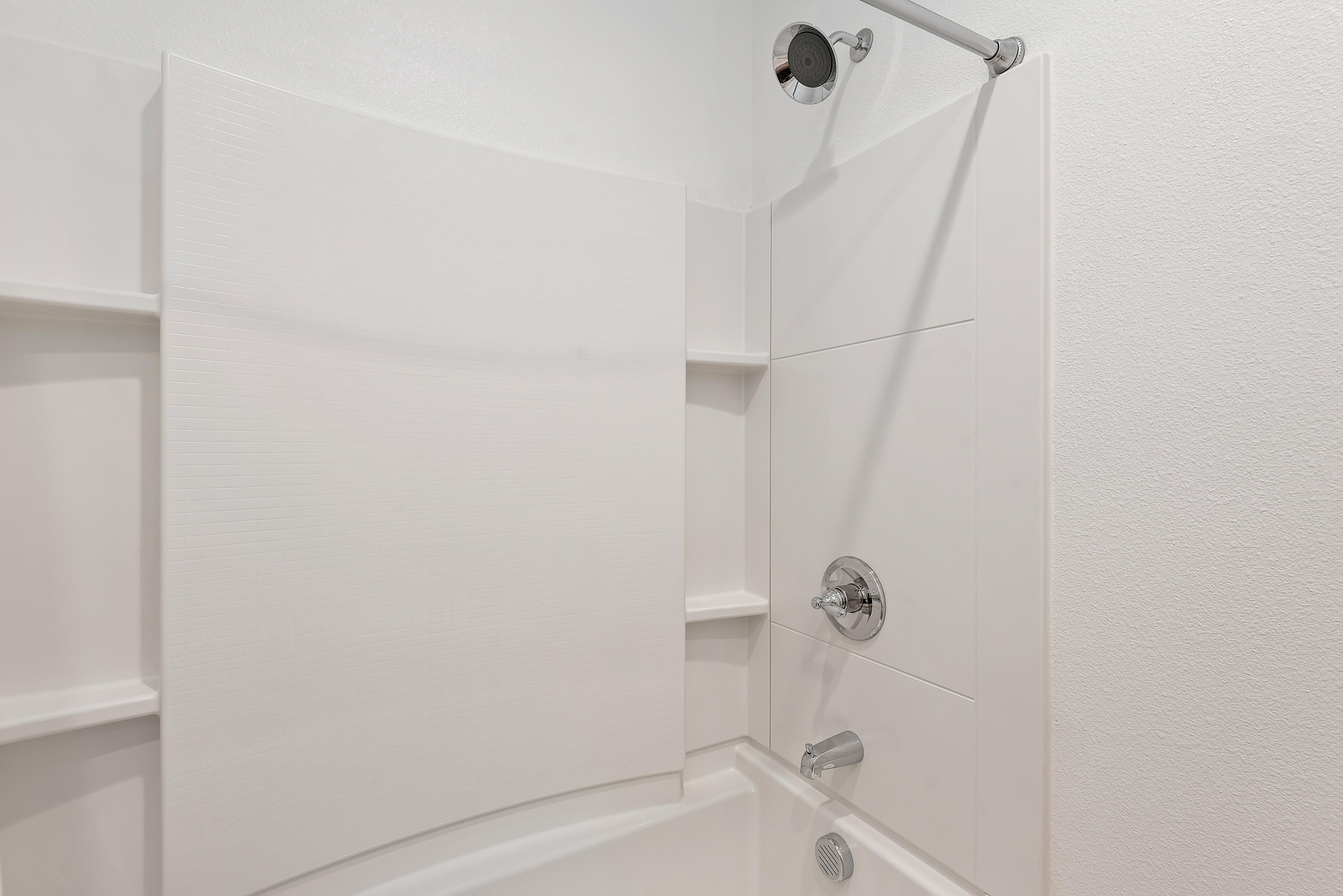 242 Robles Way Buellton, CA 93427 - Photo 16 of 25 a bathroom with a bathtub