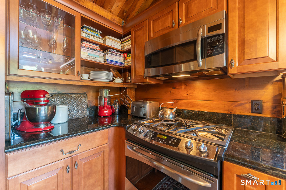 71 Mystic Road North Stonington, CT 06359 - Photo 10 of 32