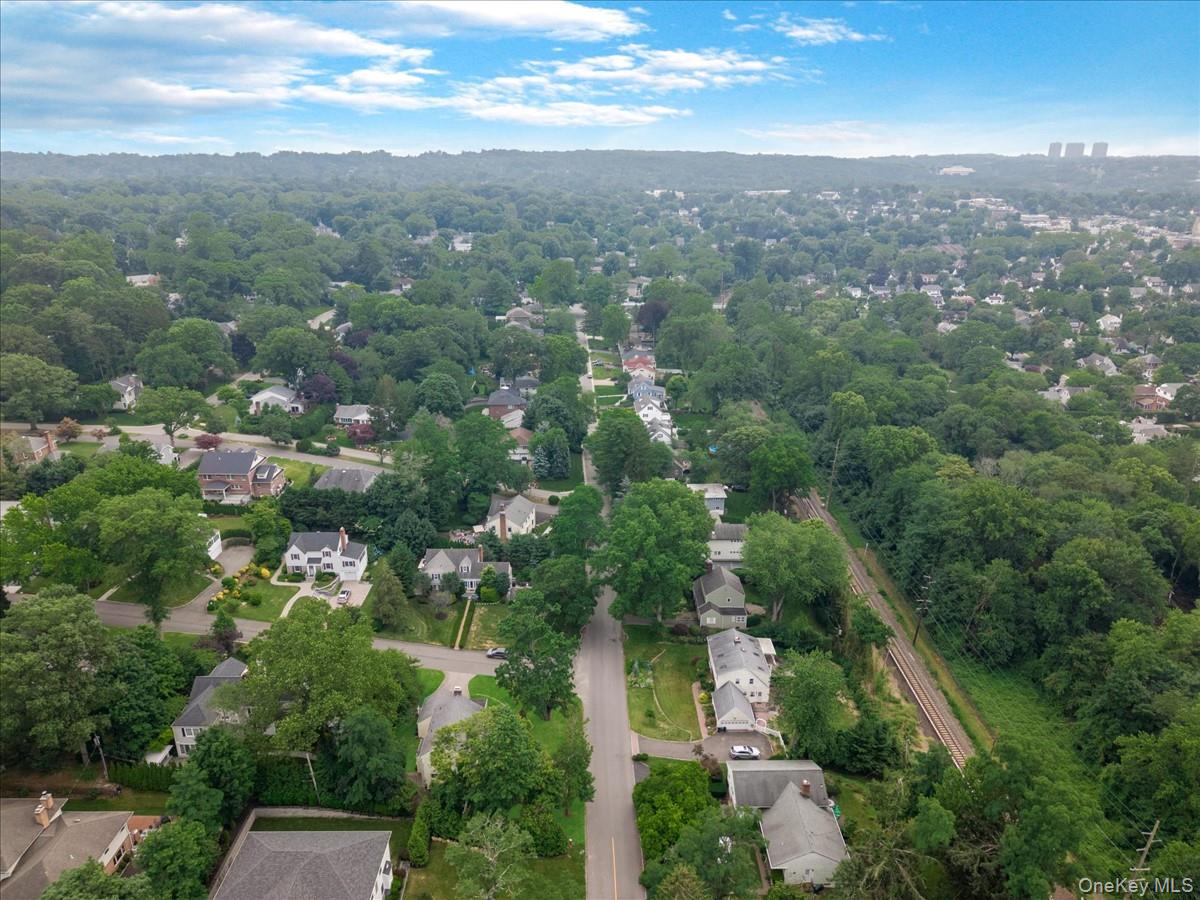 17 Pinewood Road Manhasset, NY 11030 - Photo 45 of 45