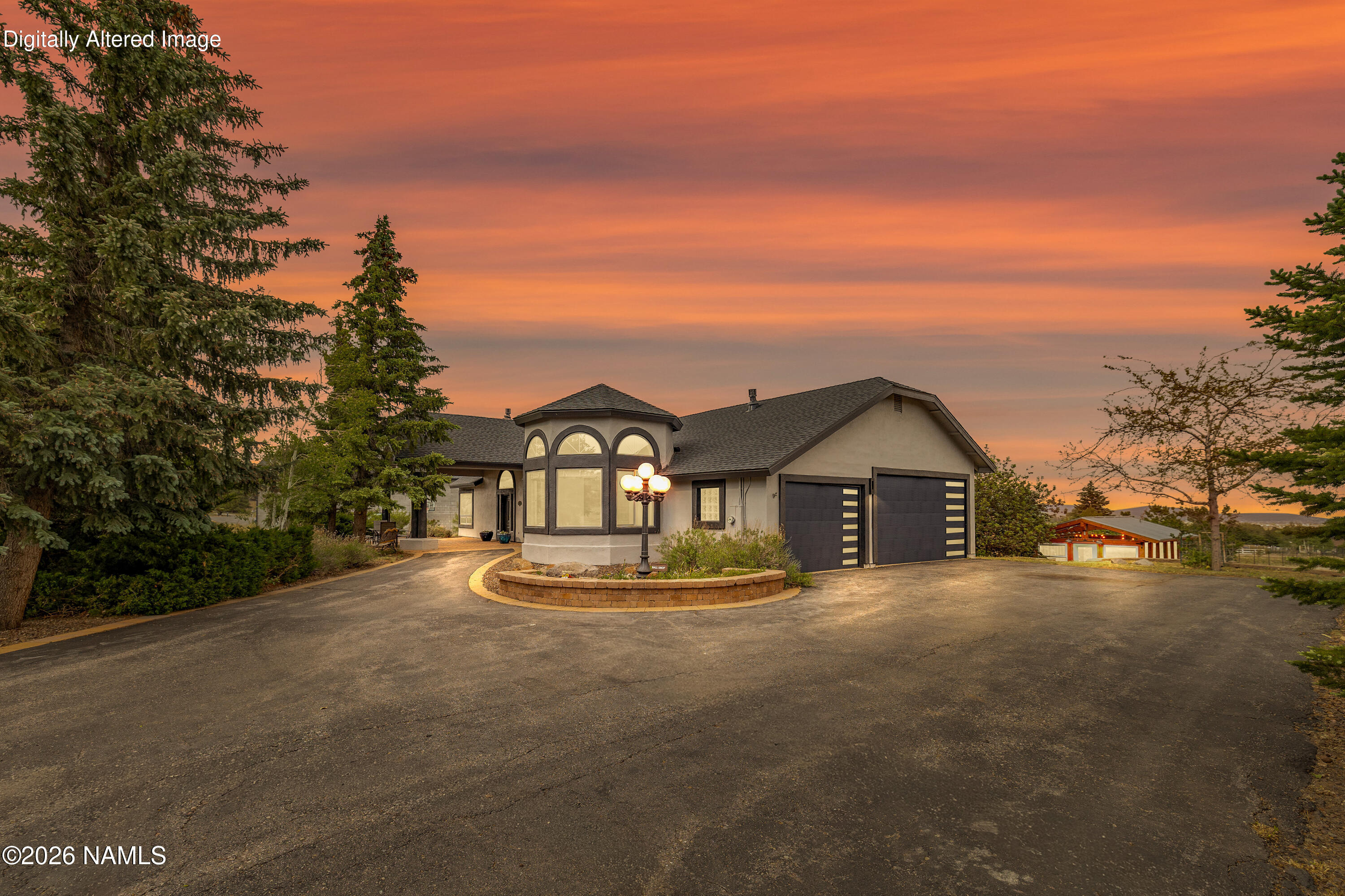 8205 North Reata Road Flagstaff, AZ 86004 - Photo 2 of 45 Spacious driveway
