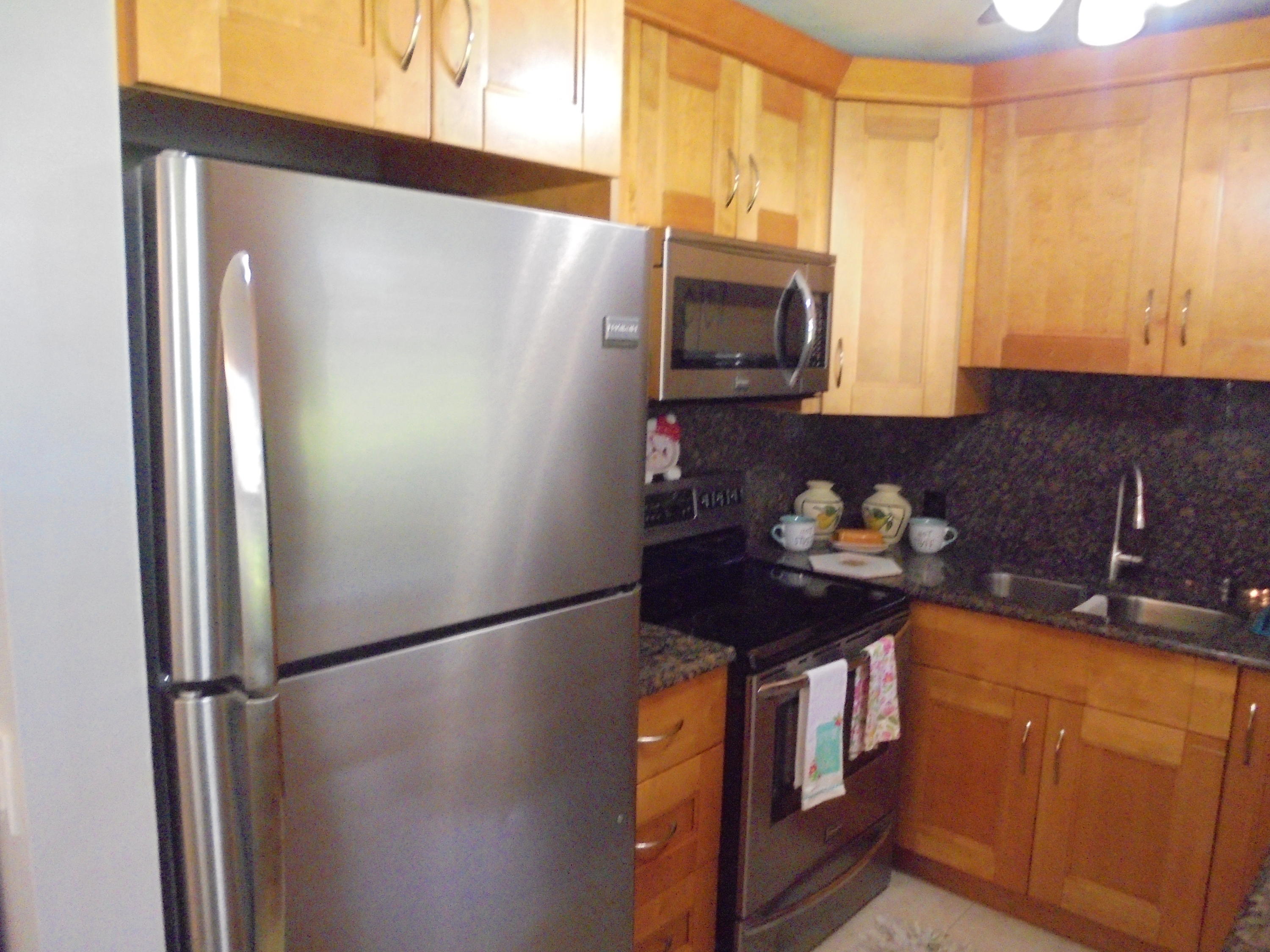 14 Brighton A Boca Raton, FL 33434 - Photo 4 of 15 14 Brighton A 004