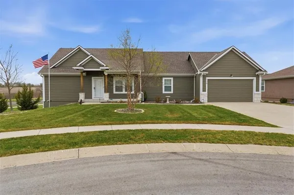 $449,900 | 720 Gamma Grass Place, Raymore, MO 64083