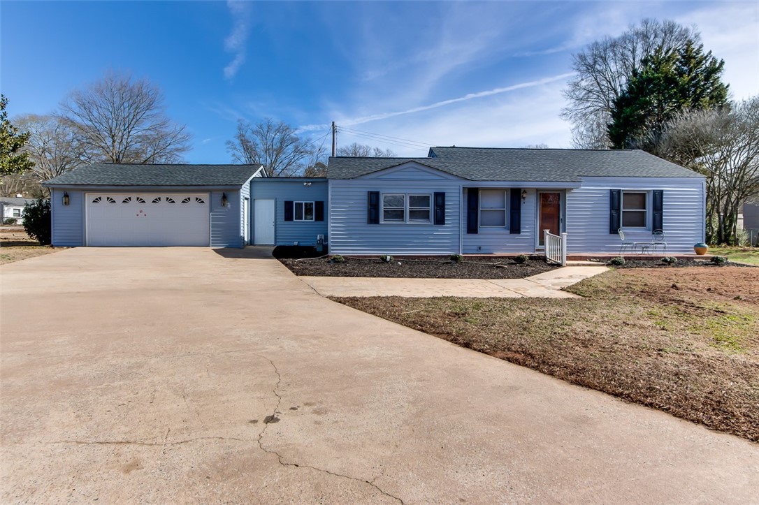 411 South Elm Street Pendleton, SC 29670 - Photo 2 of 40