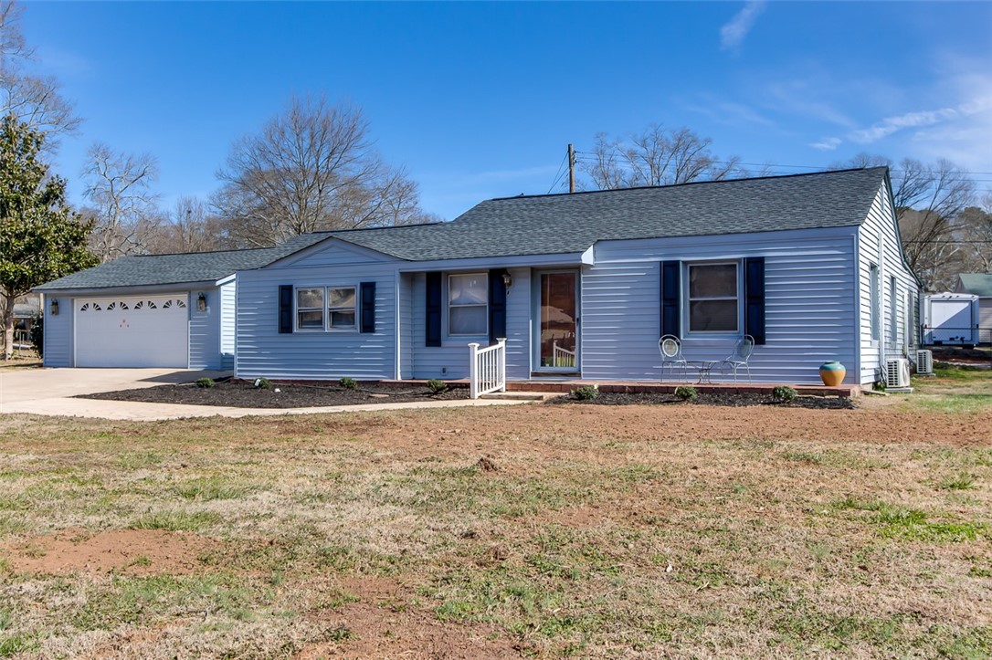 411 South Elm Street Pendleton, SC 29670 - Photo 3 of 40