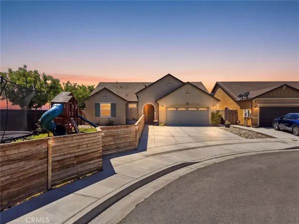 $415,000 | 1383 East Donnybrook Place, Hanford, CA 93230