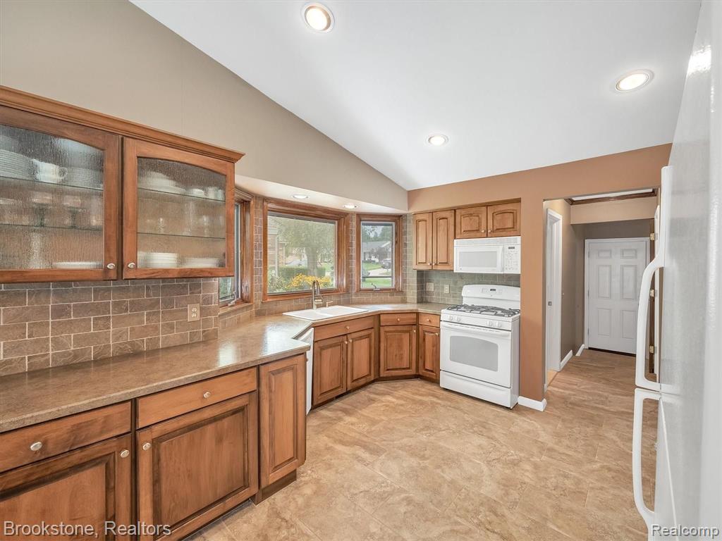 2093 Warrington Road Rochester Hills, MI 48307 - Photo 11 of 39