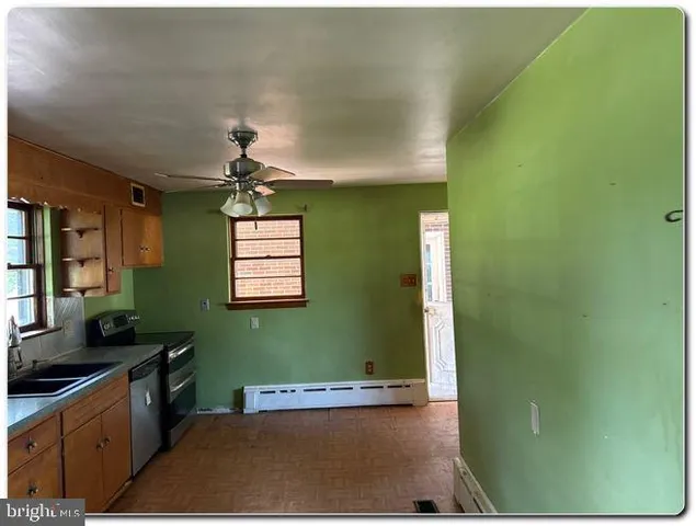 a view of a yard in front of a house