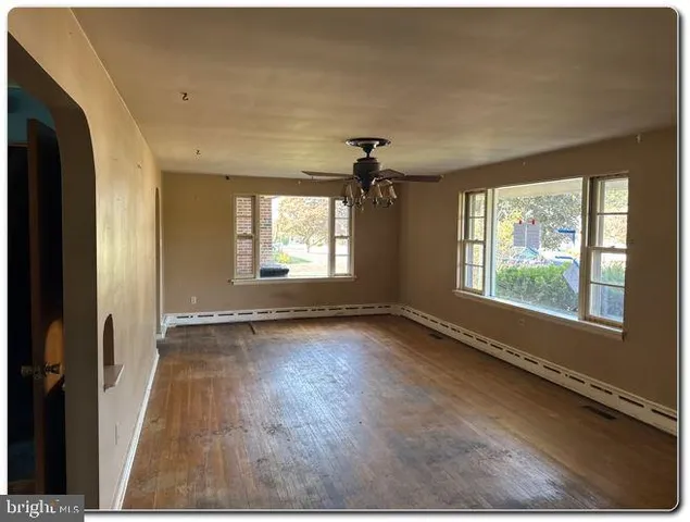 a view of a yard in front of house