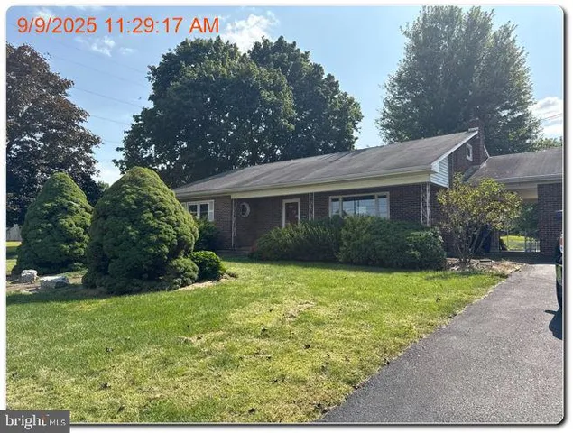 a view of house with a yard