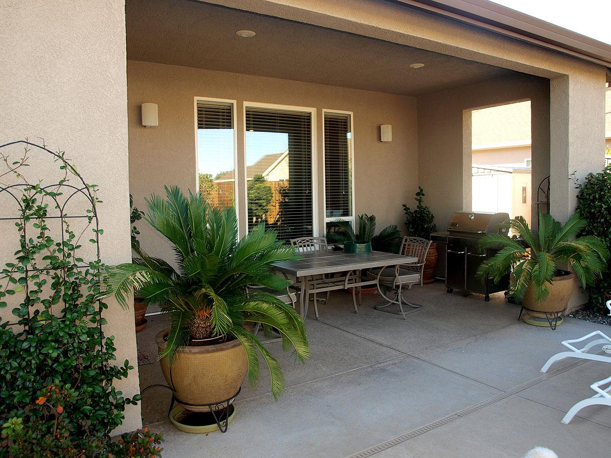2758 Loggerhead Way Redding, CA 96002 - Photo 11 of 27 Covered Patio 2